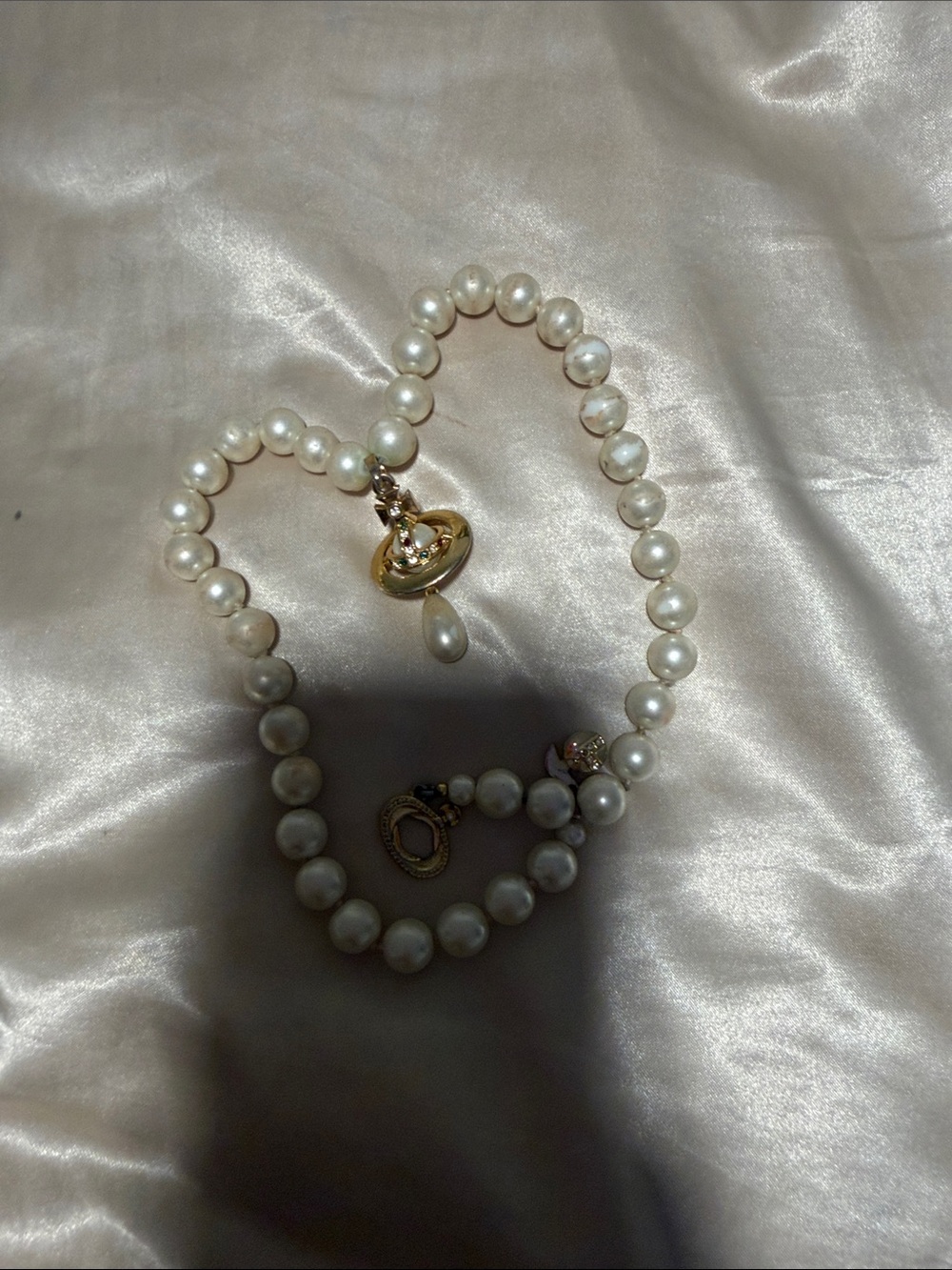 Vivienne Westwood One Row Pearl Drop
Choker Necklace